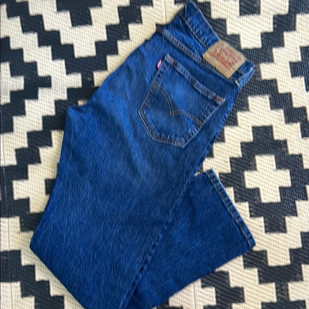 GUC Levi's Men's Deep Indigo Straight Leg 5 pocket Jeans
